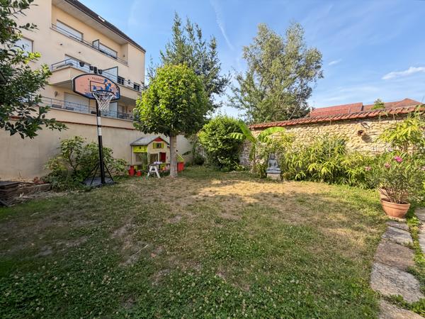 Centre-ville avec jardin - Volumes et potentiel d'aménagement