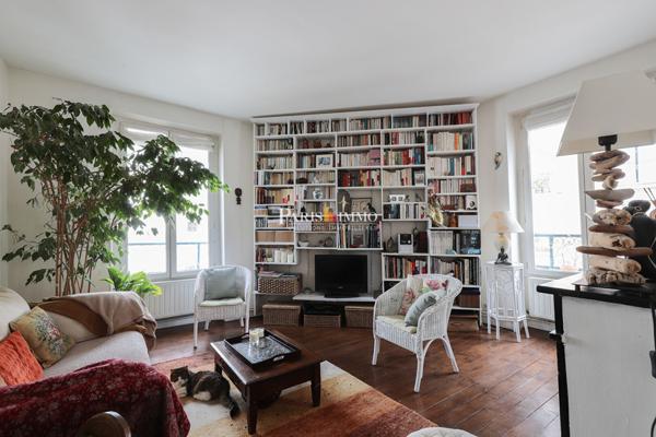 Paris 18e - Rue Lepic - Charme et calme