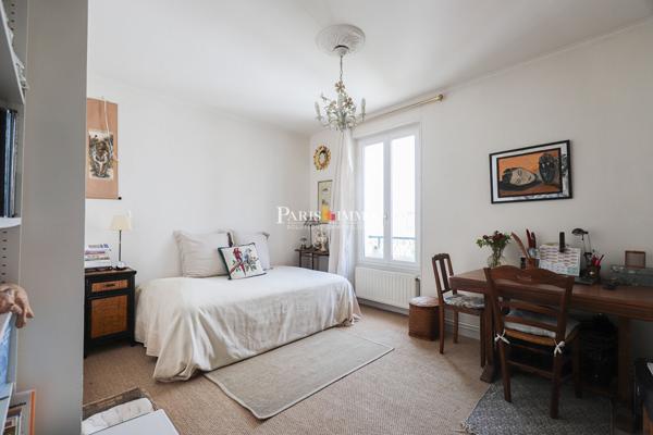 Paris 18e - Rue Lepic - Charme et calme