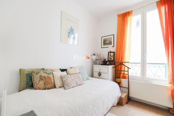 Paris 18e - Rue Lepic - Charme et calme