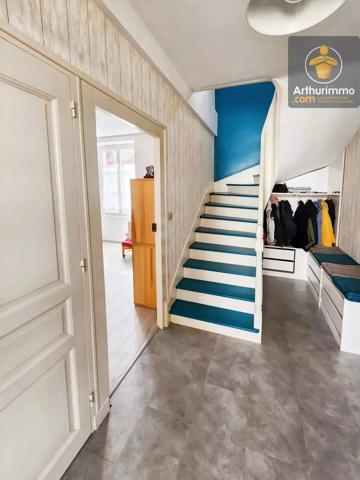 Vente                                                      Maison
                        
                     5 pièces                      166 m2                     à Beaugency