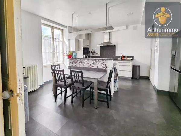 Vente                                                      Maison
                        
                     5 pièces                      166 m2                     à Beaugency