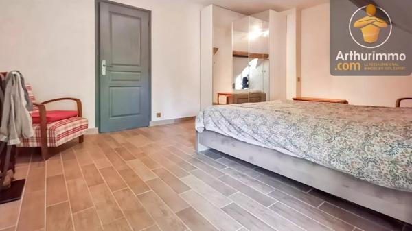 Vente                                                      Maison
                        
                     5 pièces                      166 m2                     à Beaugency
