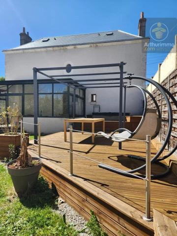 Vente                                                      Maison
                        
                     5 pièces                      166 m2                     à Beaugency