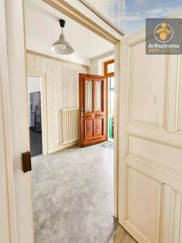 Vente                                                      Maison
                        
                     5 pièces                      166 m2                     à Beaugency