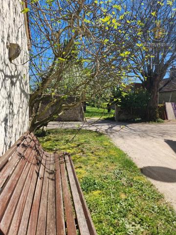 Vente                                                      Maison
                        
                     5 pièces                      166 m2                     à Beaugency
