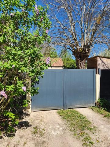 Vente                                                      Maison
                        
                     5 pièces                      166 m2                     à Beaugency