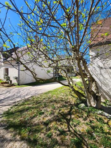 Vente                                                      Maison
                        
                     5 pièces                      166 m2                     à Beaugency