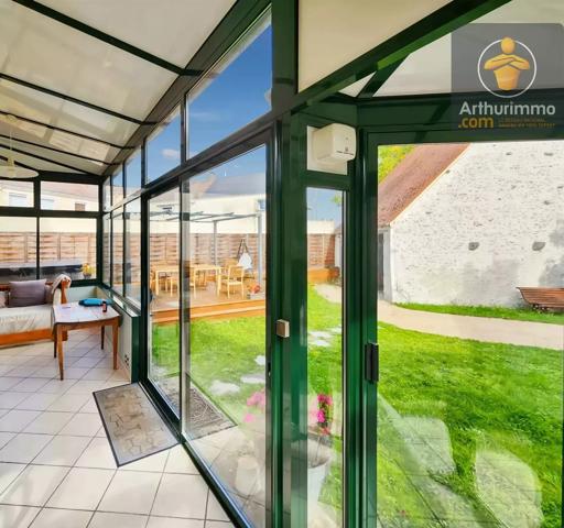 Vente                                                      Maison
                        
                     5 pièces                      166 m2                     à Beaugency