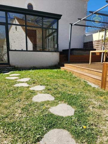 Vente                                                      Maison
                        
                     5 pièces                      166 m2                     à Beaugency