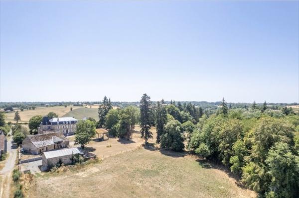 Château 599 000 € Aigurande 19 p 530 m² DPE D