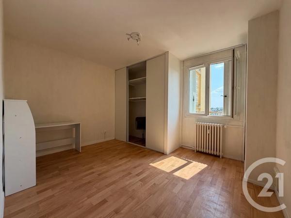 Appartement F3 à vendre  3 pièces - 66,83 m 2   CHATEAUDUN  - 28