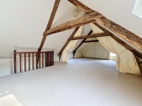 Ensemble en pierre : maison, bâtisse, atelier, garage