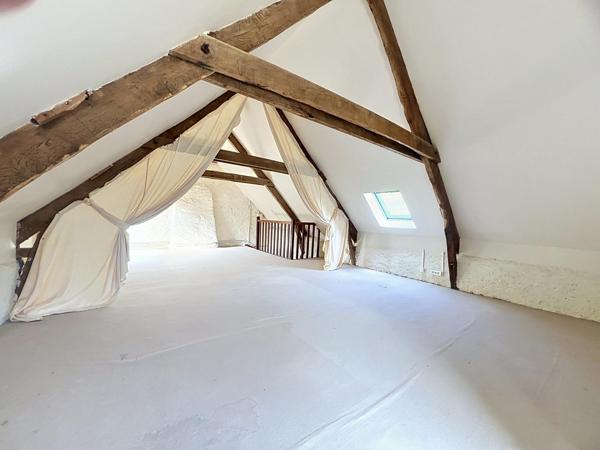 Ensemble en pierre : maison, bâtisse, atelier, garage