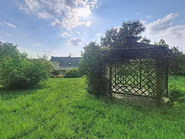 Ensemble en pierre : maison, bâtisse, atelier, garage