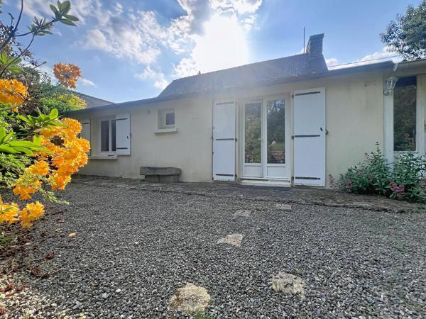 Ensemble en pierre : maison, bâtisse, atelier, garage