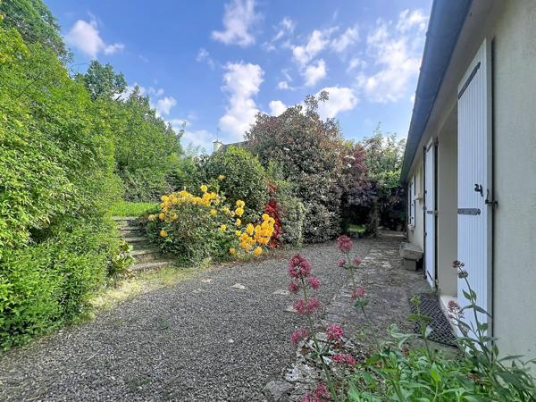Ensemble en pierre : maison, bâtisse, atelier, garage