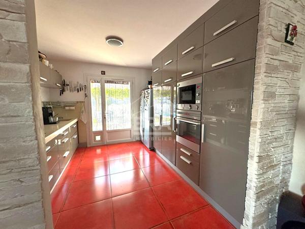 LANÇON PROVENCE - A vendre Maison de T4 avec garage et piscine