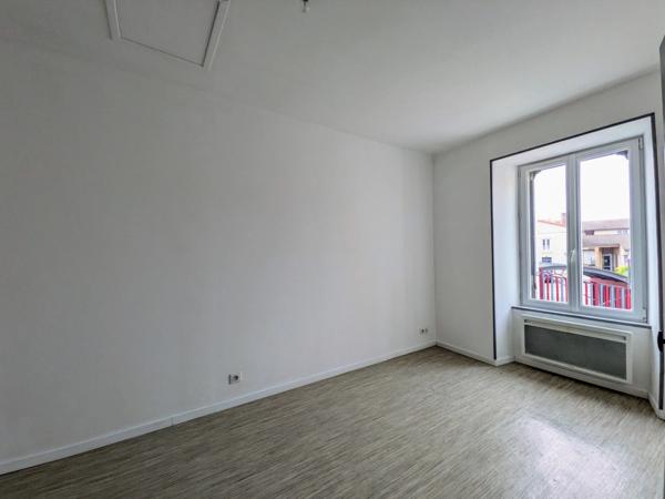 Maison à vendre 112m² - SAINT PIERRE DES ECHAUBROGNES (79)