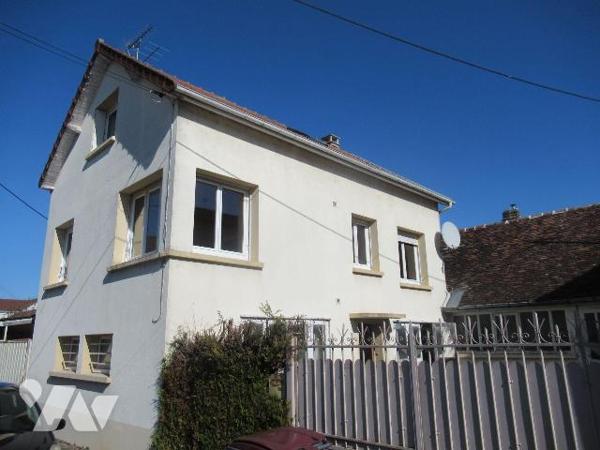A vendre les Noes près Troyes proche  Ste Savine, Maison de 68m²  et atelier attenant de 85m²+ ...