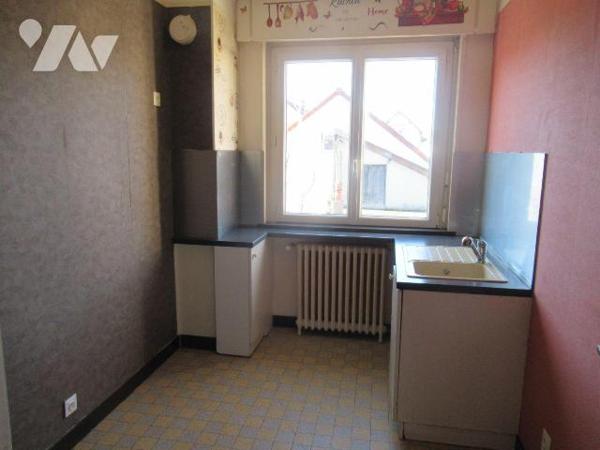 A vendre les Noes près Troyes proche  Ste Savine, Maison de 68m²  et atelier attenant de 85m²+ ...