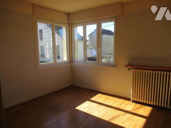 A vendre les Noes près Troyes proche  Ste Savine, Maison de 68m²  et atelier attenant de 85m²+ ...