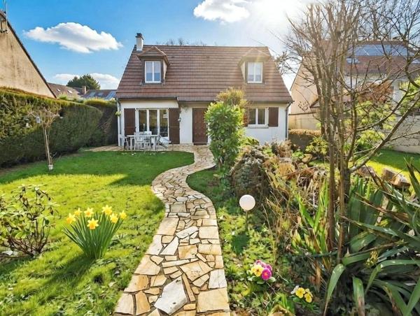 Magny-les-Hameaux (78114) Maison 7P indiv. en excel. état sur sous-sol total, proche Voisins-le-Btx