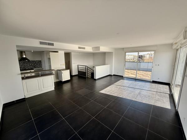 Montpellier (34000) CASTELNAU LE LEZ (34), Roof Top à 11 min comédie