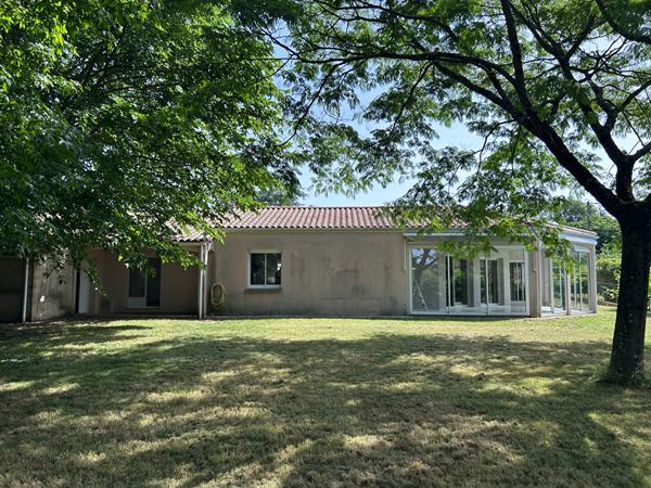 Maison Cherveux 7 pièces 151 m² + véranda 33 m², Cherveux 79410