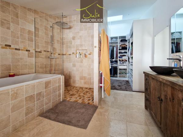 MAISON HYPER CENTRE VILLE A BRESSUIRE 145m² JARDIN et DOUBLE GARAGE