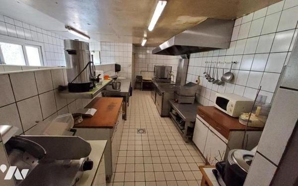 CARNOET - AFFAIRE COMMERCIALE AVEC LOGEMENT