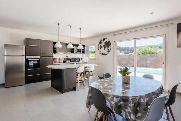 Maison contemporaine, entre vie et activité