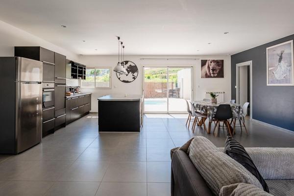 Maison contemporaine, entre vie et activité