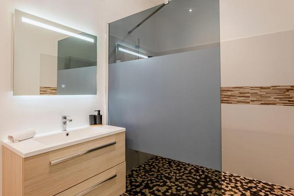 Maison contemporaine, entre vie et activité