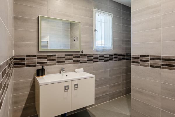 Maison contemporaine, entre vie et activité