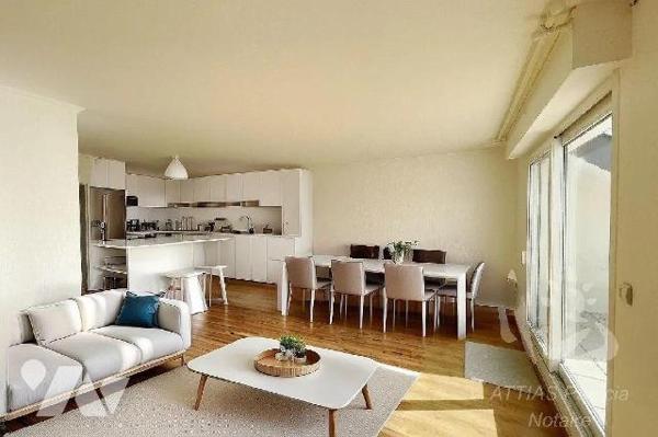 A VENDRE -  LA BAULE - HYPER CENTRE / GARE - APPARTEMENT DUPLEX T4 LUMINEUX - 
Au c?ur de vill...