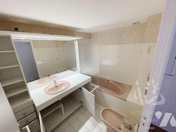 A VENDRE -  LA BAULE - HYPER CENTRE / GARE - APPARTEMENT DUPLEX T4 LUMINEUX - 
Au c?ur de vill...