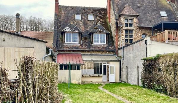 Maison
                                                                                                                                                                                                                                                                                                                        5 pièce(s)                                                                                                                                                                                                          4 chambre(s)                                                                                                                                                                                                          82  m²