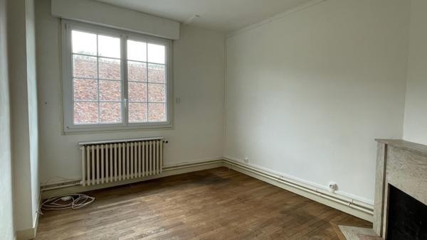 Maison
                                                                                                                                                                                                                                                                                                                        5 pièce(s)                                                                                                                                                                                                          4 chambre(s)                                                                                                                                                                                                          82  m²