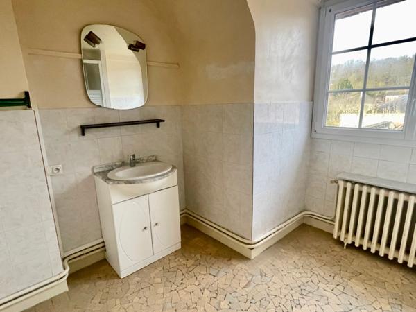 Maison
                                                                                                                                                                                                                                                                                                                        5 pièce(s)                                                                                                                                                                                                          4 chambre(s)                                                                                                                                                                                                          82  m²