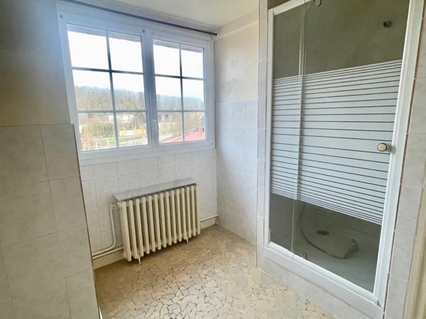 Maison
                                                                                                                                                                                                                                                                                                                        5 pièce(s)                                                                                                                                                                                                          4 chambre(s)                                                                                                                                                                                                          82  m²