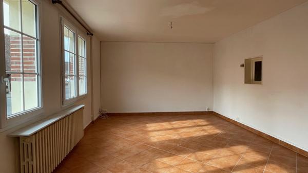 Maison
                                                                                                                                                                                                                                                                                                                        5 pièce(s)                                                                                                                                                                                                          4 chambre(s)                                                                                                                                                                                                          82  m²