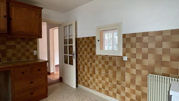 Maison
                                                                                                                                                                                                                                                                                                                        5 pièce(s)                                                                                                                                                                                                          4 chambre(s)                                                                                                                                                                                                          82  m²