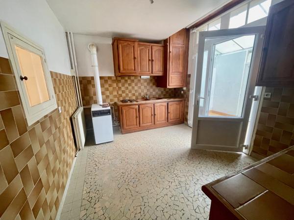 Maison
                                                                                                                                                                                                                                                                                                                        5 pièce(s)                                                                                                                                                                                                          4 chambre(s)                                                                                                                                                                                                          82  m²