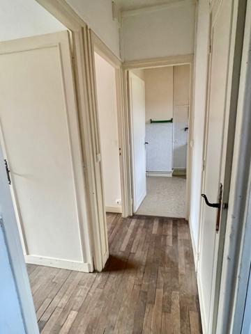 Maison
                                                                                                                                                                                                                                                                                                                        5 pièce(s)                                                                                                                                                                                                          4 chambre(s)                                                                                                                                                                                                          82  m²
