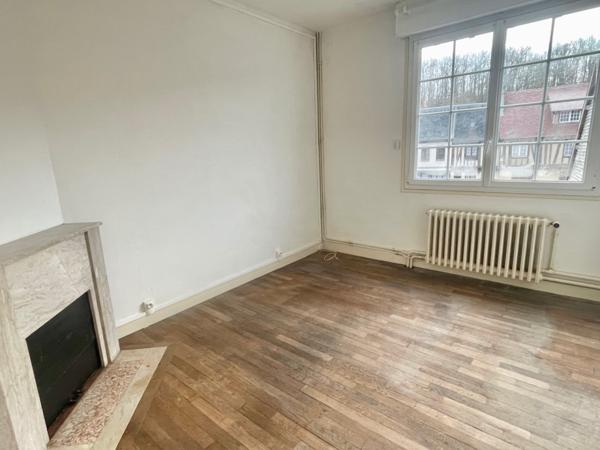 Maison
                                                                                                                                                                                                                                                                                                                        5 pièce(s)                                                                                                                                                                                                          4 chambre(s)                                                                                                                                                                                                          82  m²