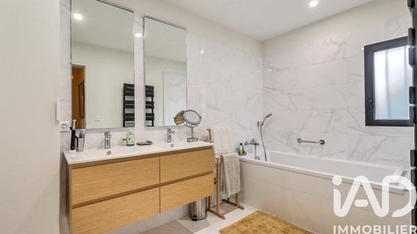 Maison à vendre 8 pièces 230 m² Nîmes