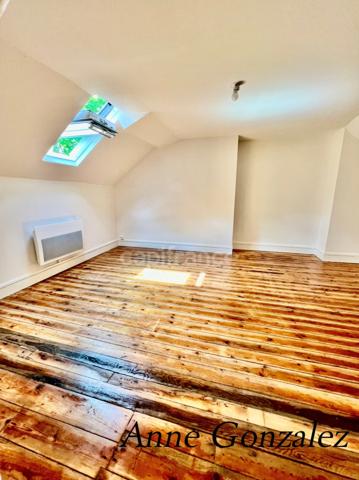 La Chapelle Saint Mesmin Centre, entre Bourg et Bords de Loire à 10 minutes d'Orléans, à vendre charmante Maison de Ville T5 entièrement rénovée