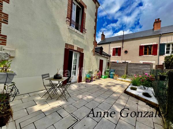 La Chapelle Saint Mesmin Centre, entre Bourg et Bords de Loire à 10 minutes d'Orléans, à vendre charmante Maison de Ville T5 entièrement rénovée