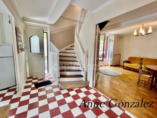 La Chapelle Saint Mesmin Centre, entre Bourg et Bords de Loire à 10 minutes d'Orléans, à vendre charmante Maison de Ville T5 entièrement rénovée